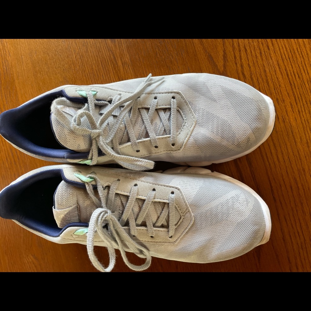 ASICS - Picture 6 of 6